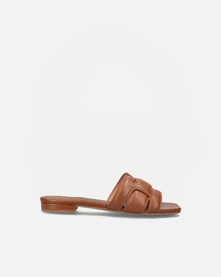 HOLLY FLAT | Cuero