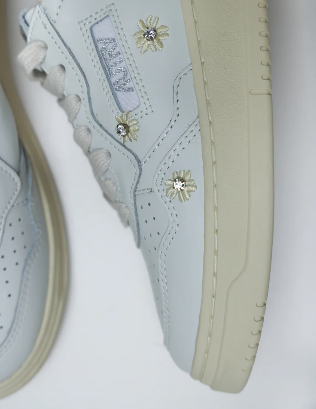 LOW SNEAKER 80's WE01 |  Flower White/ Rutabaga - Image 3