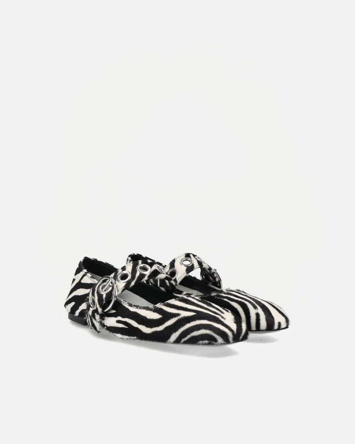 UMA EYELET | Creamy Zebra - Image 3
